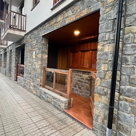 Acogedor Pineta 公寓 *